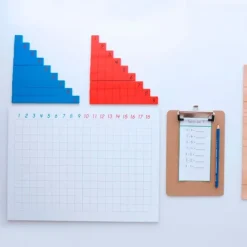 Tabla de la resta con piezas de madera - Montessori