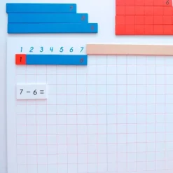 Tabla de la resta con piezas de madera - Montessori
