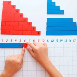 Tabla de la suma con piezas de madera - Montessori