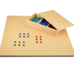 Tabla de madera perforada pequeña con cuentas - Montessori