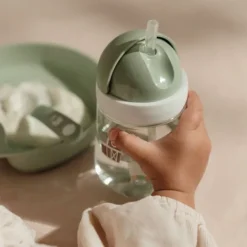 Vaso de aprendizaje con pajita verde Pequeña Granja Mepal - Little Dutch
